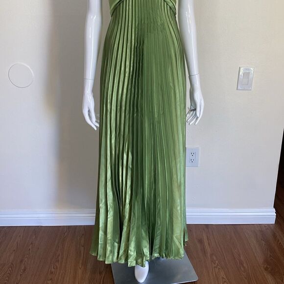 Betsy & Adam Apple Green Pleated Gown Size 2 - Picture 4 of 16